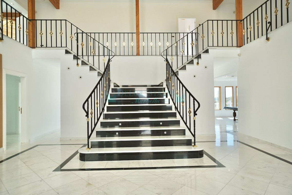 Villa for sale in Benahavis