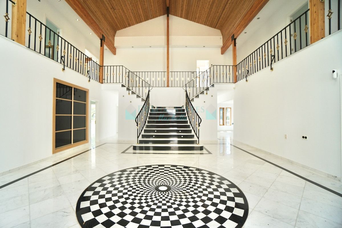 Villa for sale in Benahavis