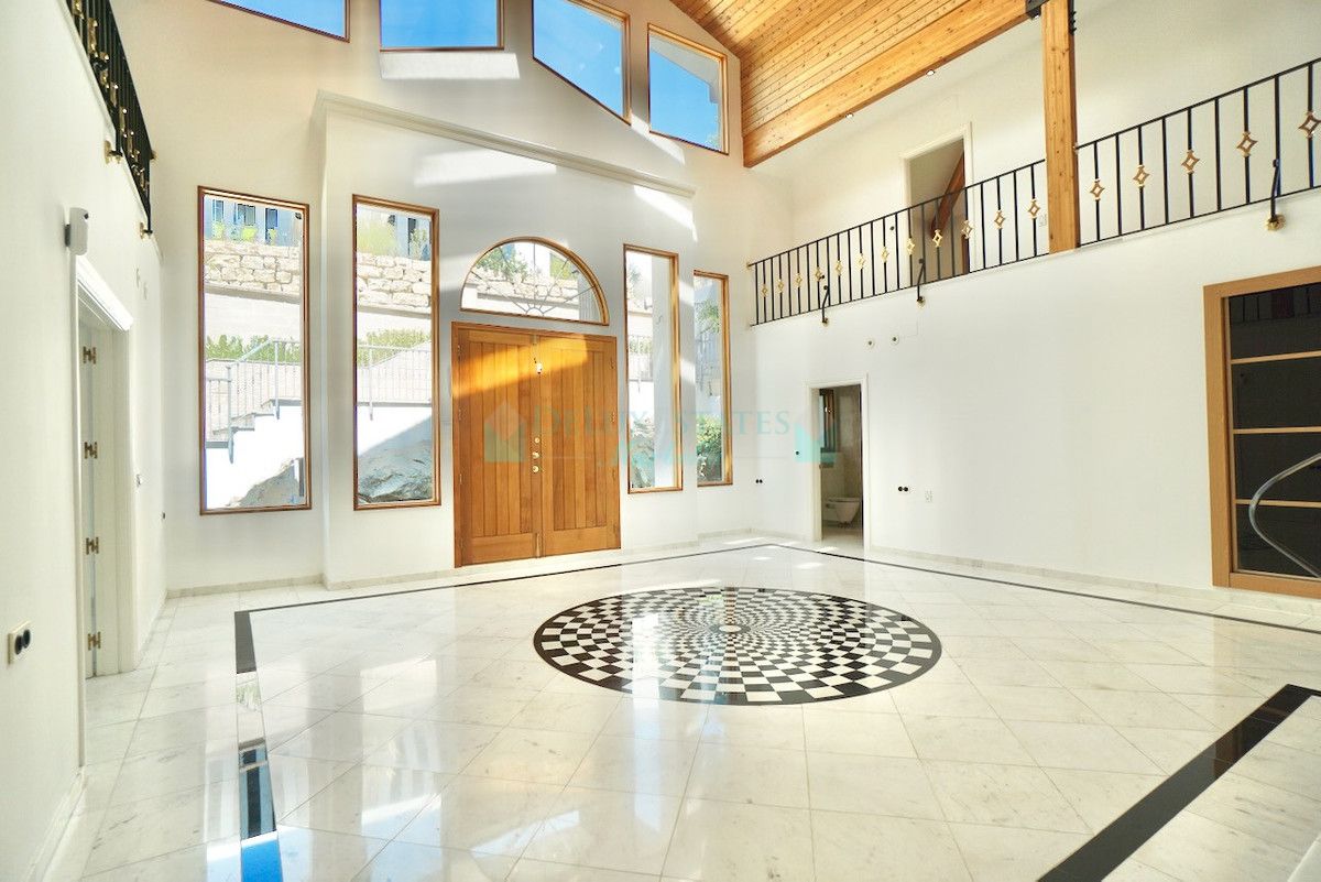 Villa for sale in Benahavis