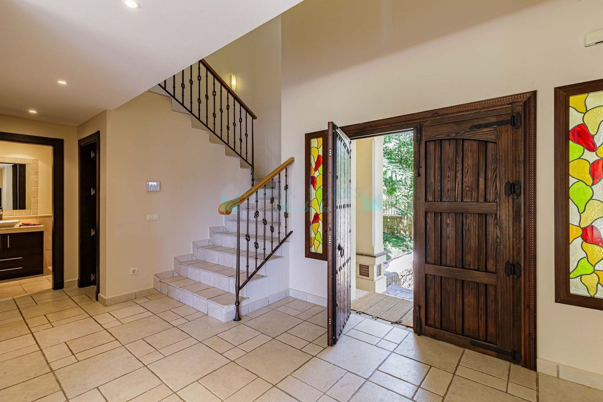 Villa for sale in Los Arqueros, Benahavis