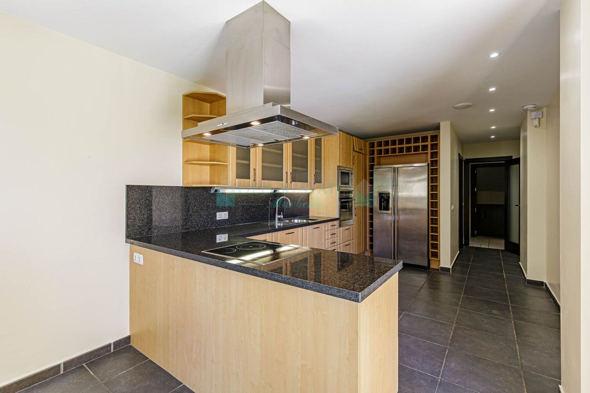 Villa for sale in Los Arqueros, Benahavis