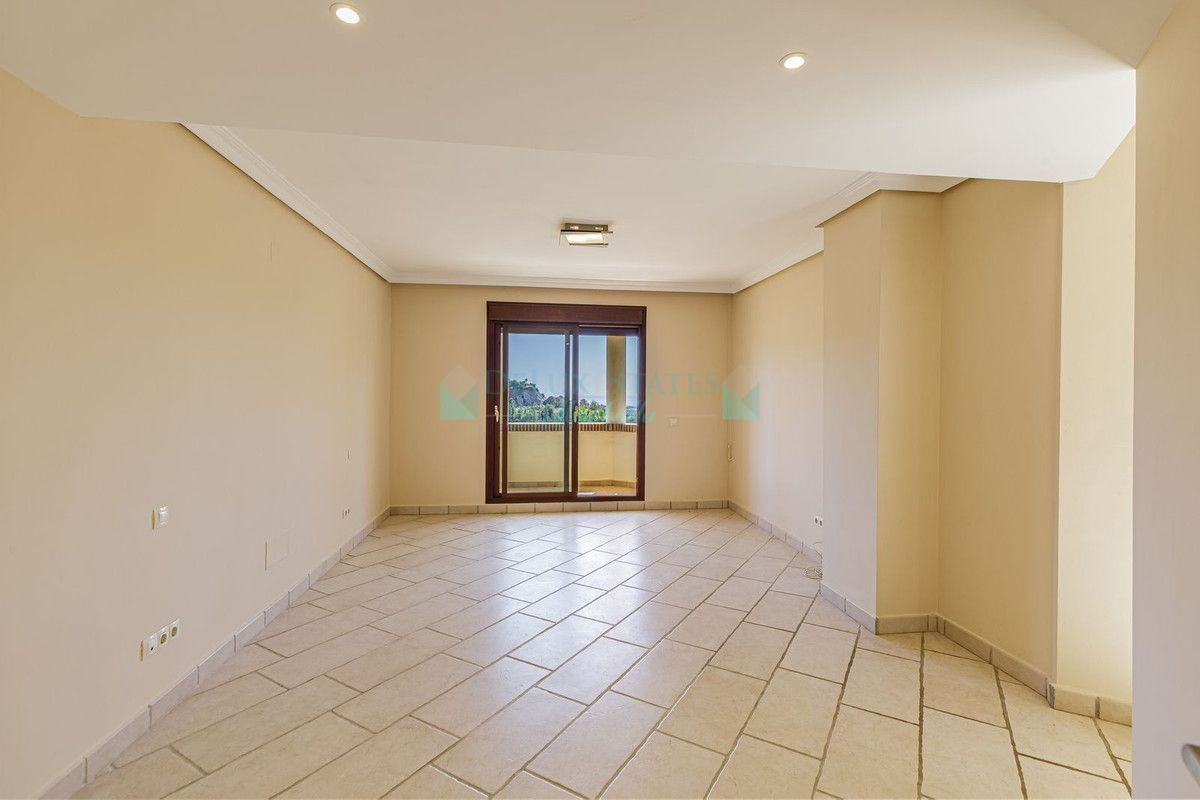 Villa for sale in Los Arqueros, Benahavis