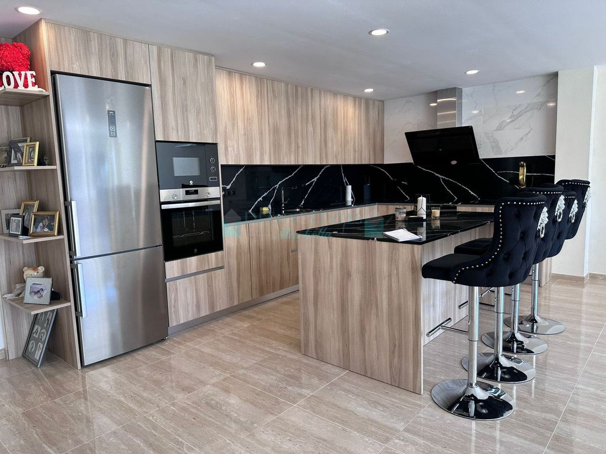 Villa for sale in Nueva Andalucia