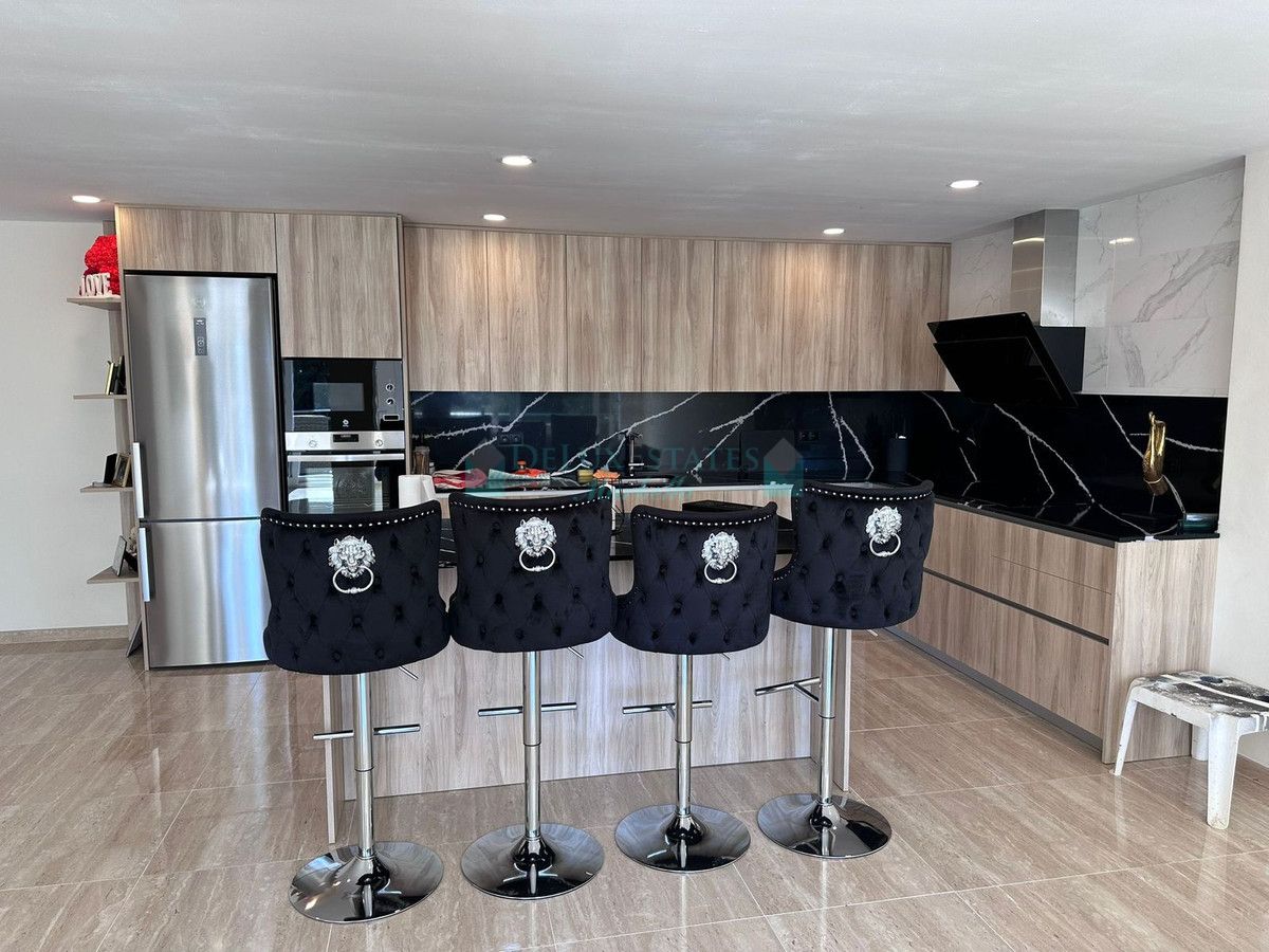 Villa for sale in Nueva Andalucia