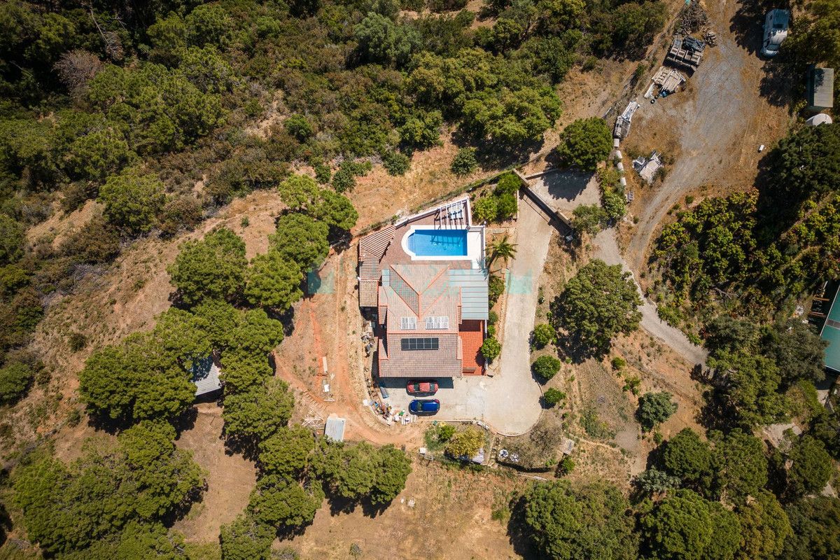 Finca for sale in Estepona