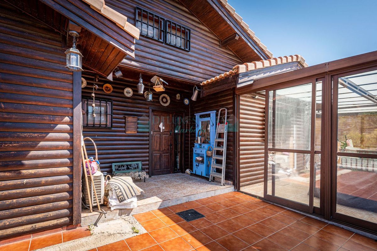 Finca for sale in Estepona