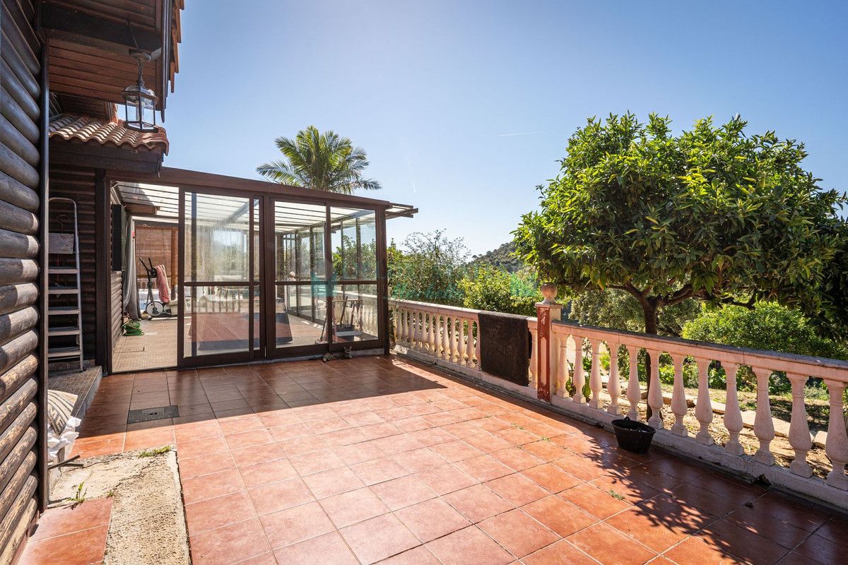 Finca for sale in Estepona