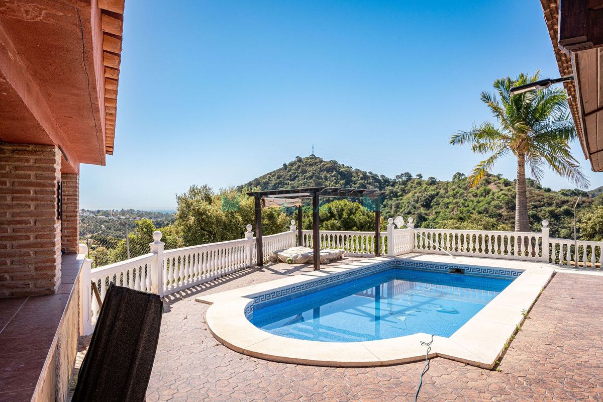 Finca for sale in Estepona
