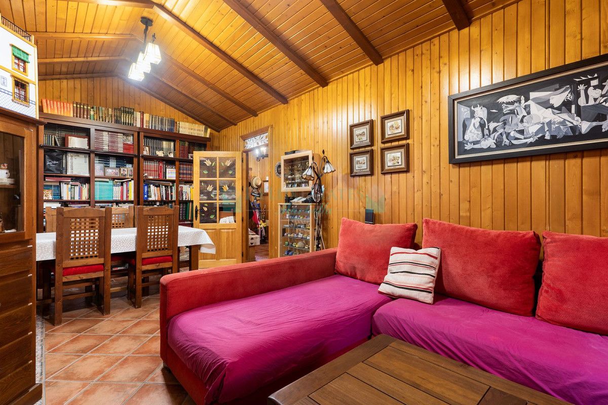 Finca for sale in Estepona