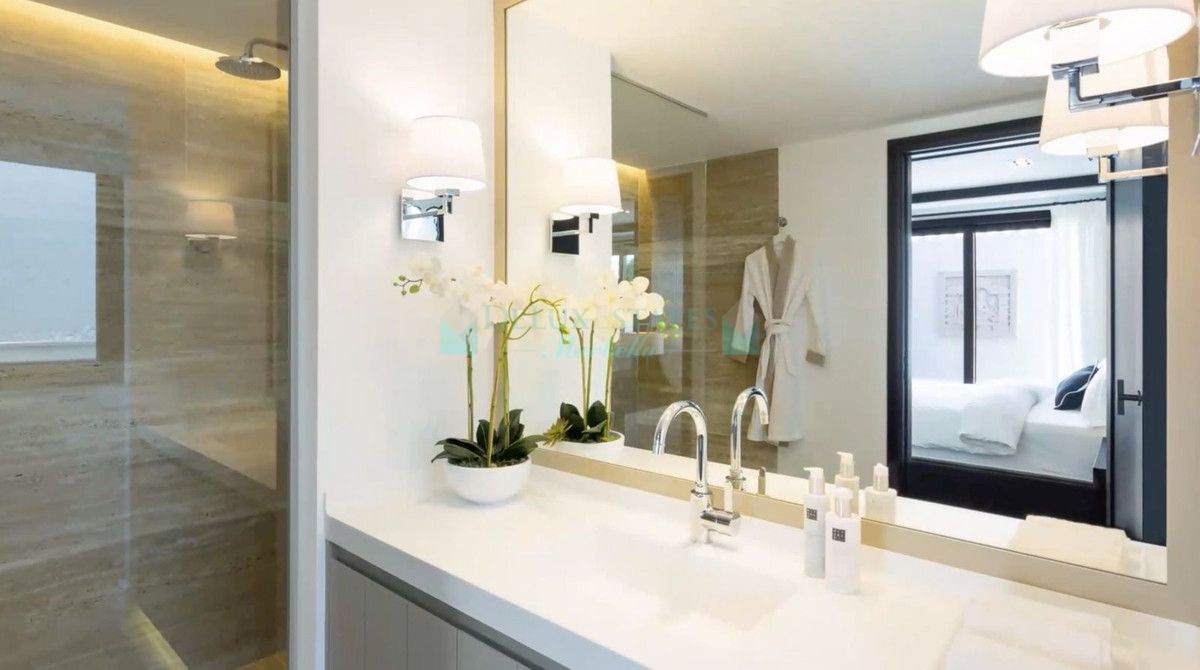 Villa en venta en Aloha, Nueva Andalucia