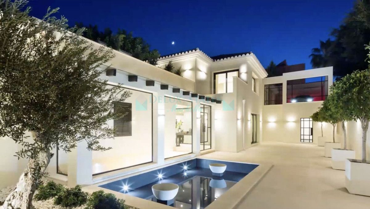 Villa for sale in Aloha, Nueva Andalucia