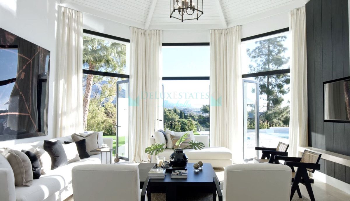 Villa for sale in Aloha, Nueva Andalucia