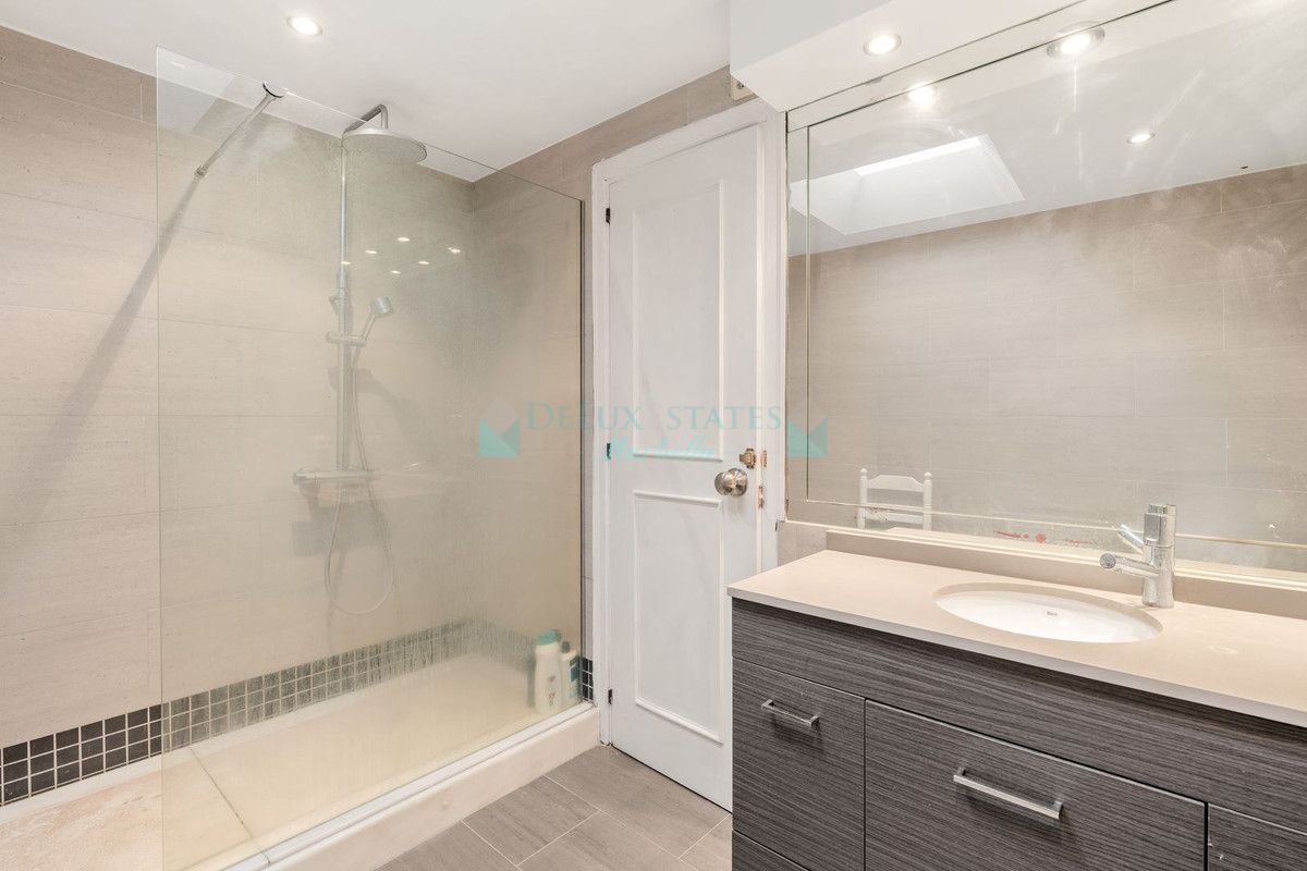 Town House for sale in Estepona