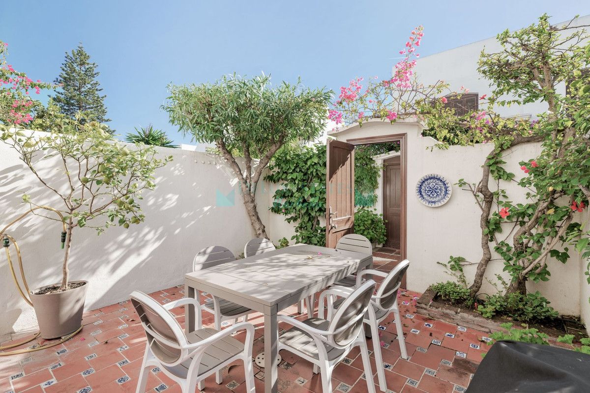 Town House for sale in Estepona