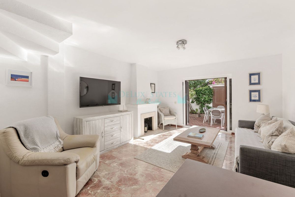 Town House for sale in Estepona