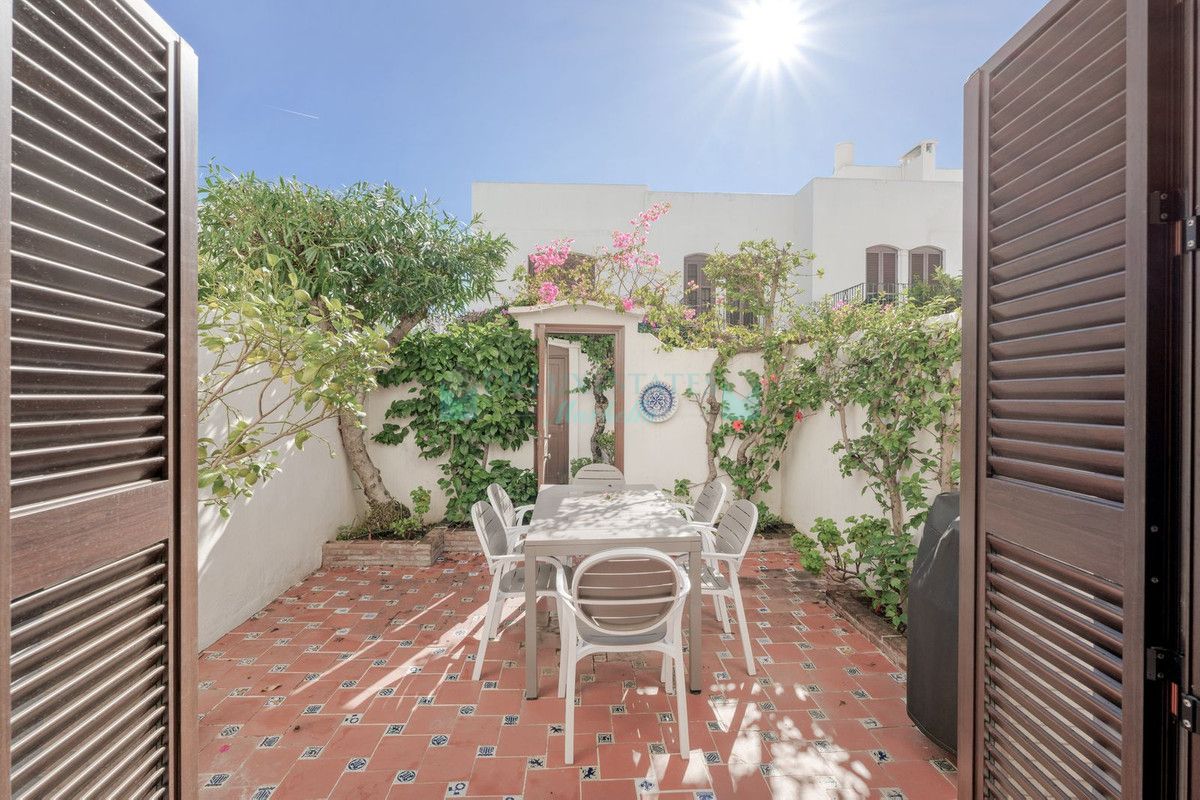 Town House for sale in Estepona