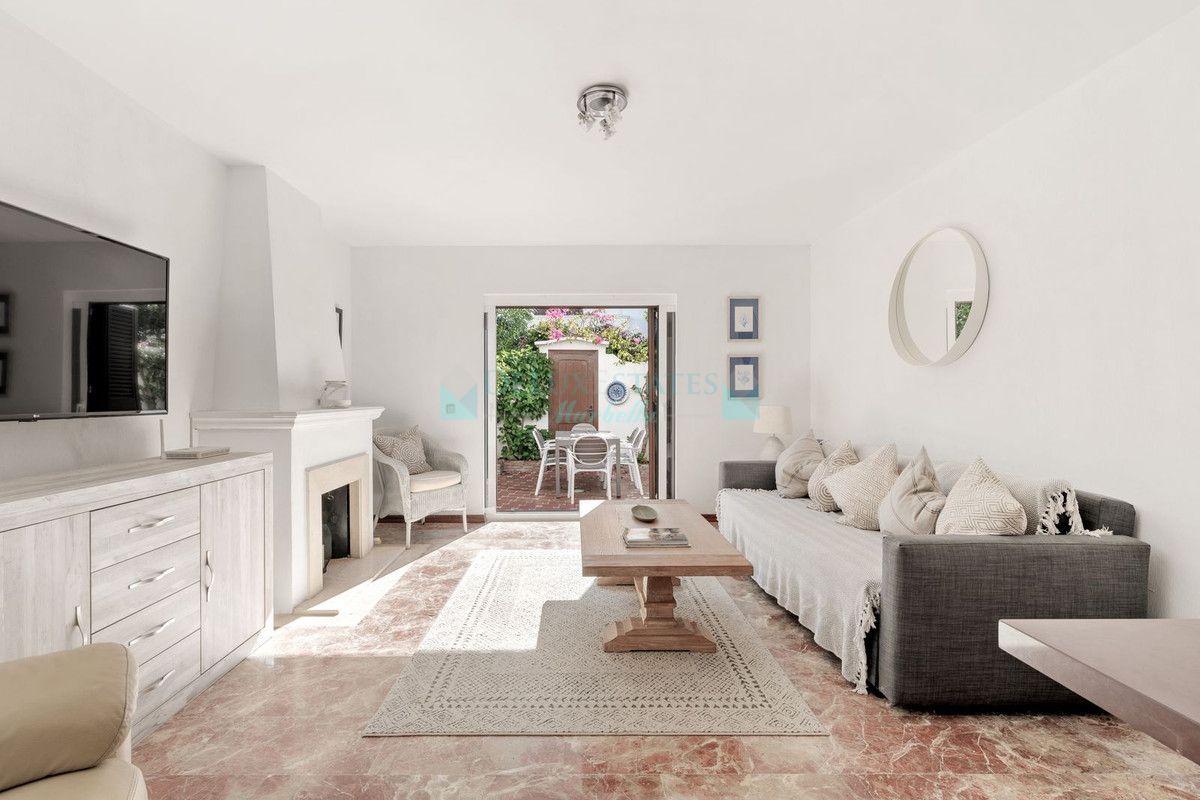 Town House for sale in Estepona
