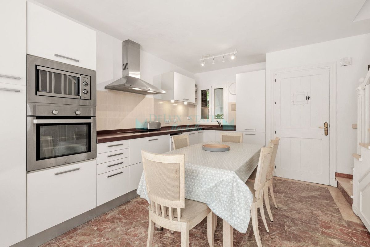 Town House for sale in Estepona