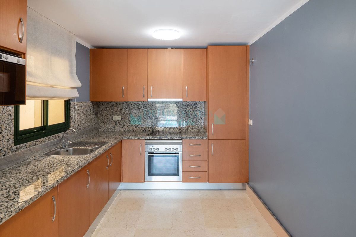 Ground Floor Apartment for rent in Benahavis