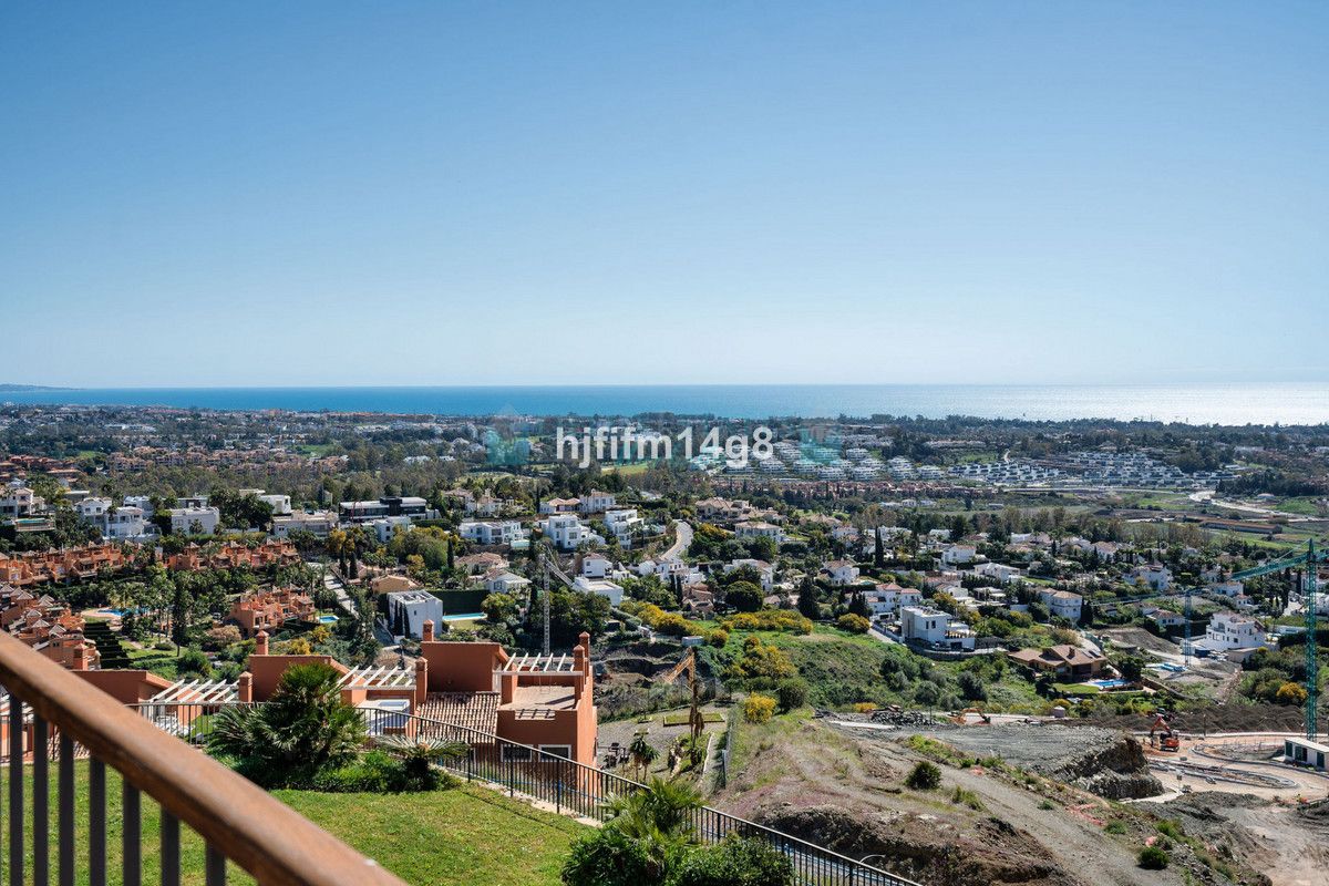 Penthouse for sale in Benahavis