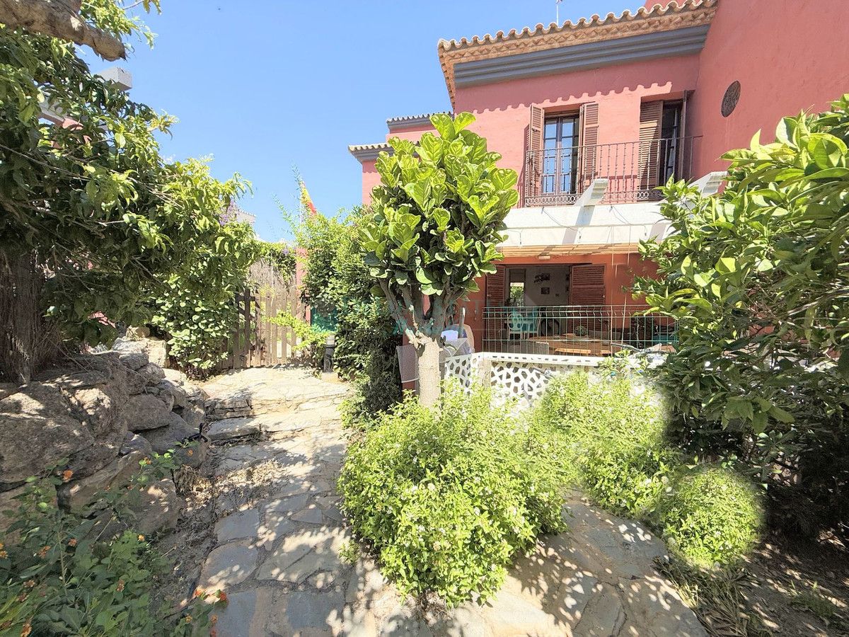 Town House for sale in Estepona
