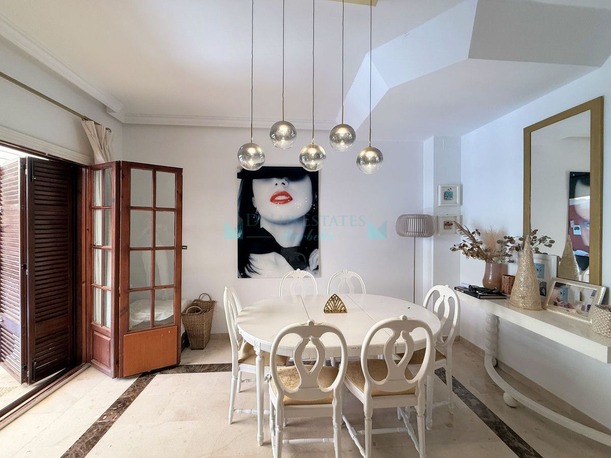 Town House for sale in Estepona