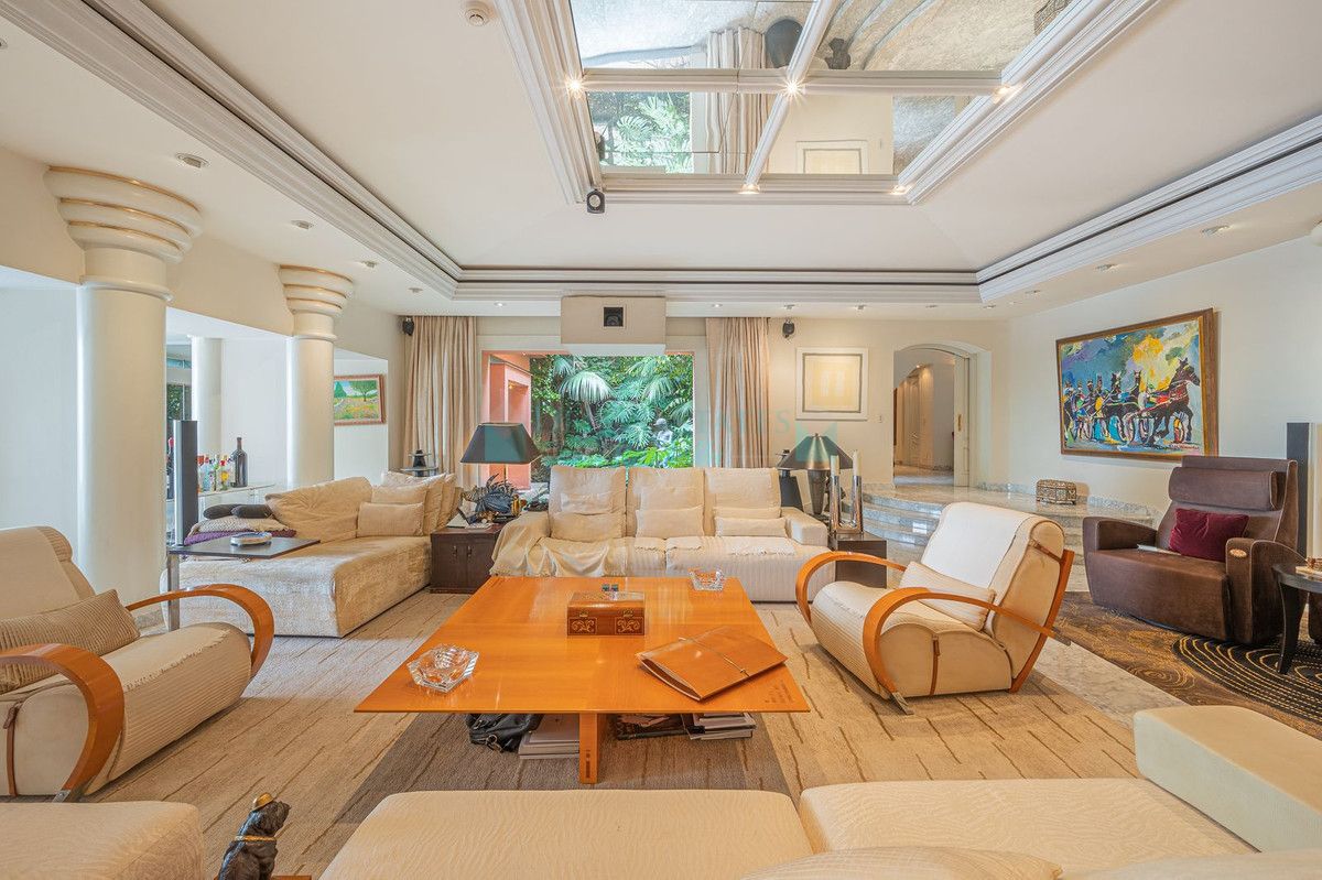 Villa for sale in Nagüeles, Marbella Golden Mile