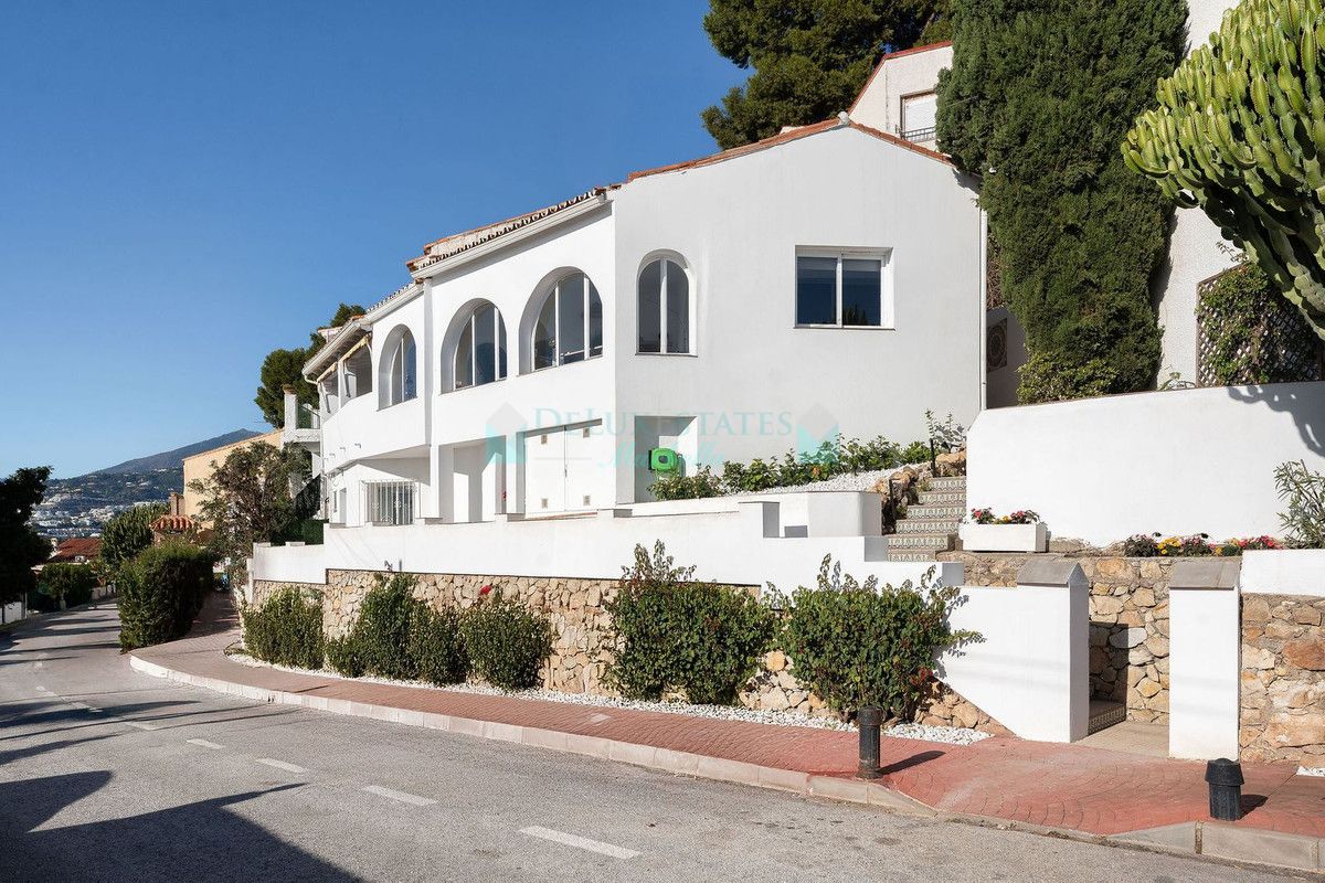 Semi Detached Villa for sale in Nueva Andalucia