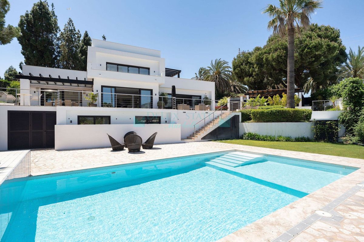 Villa for sale in Nueva Andalucia
