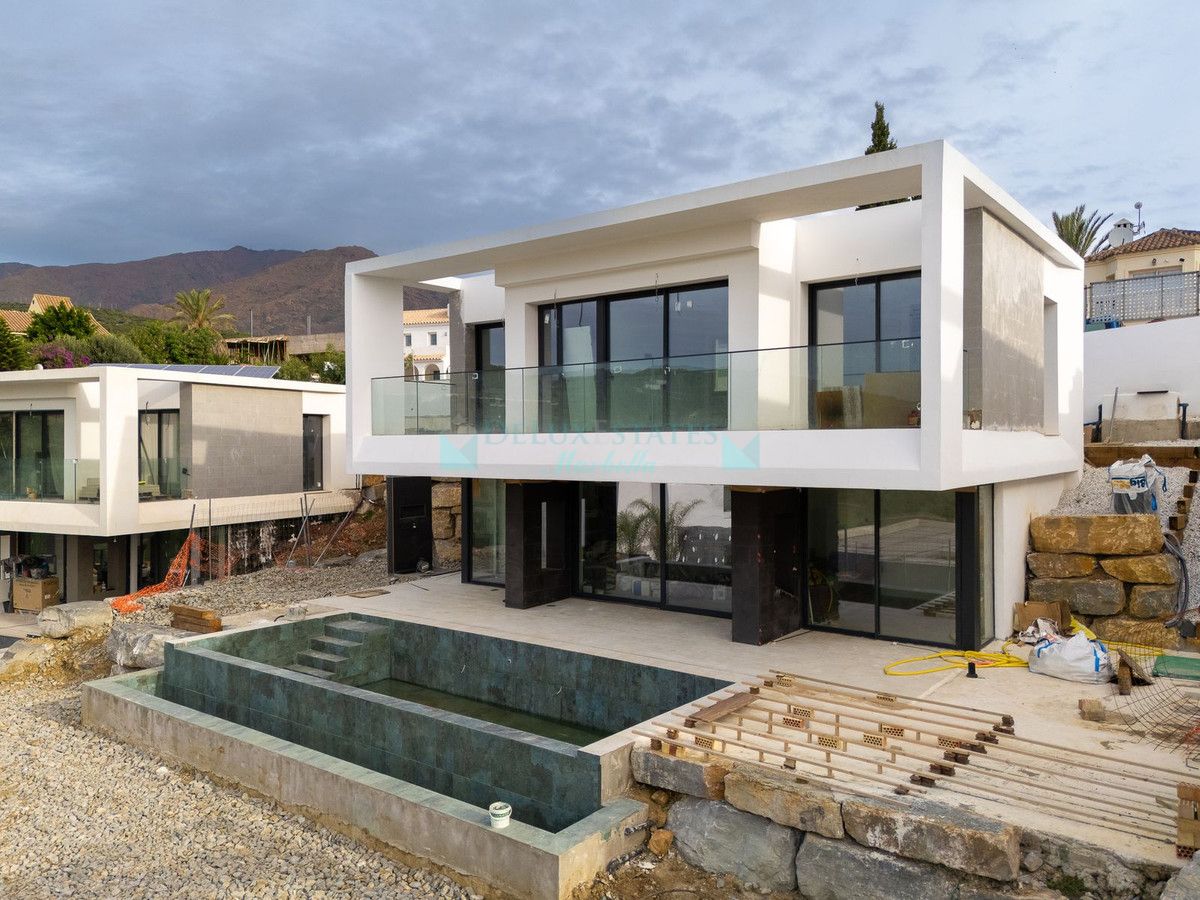 Villa for sale in Valle Romano, Estepona