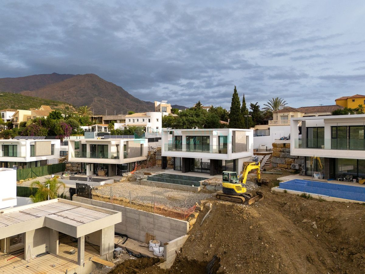 Villa for sale in Valle Romano, Estepona