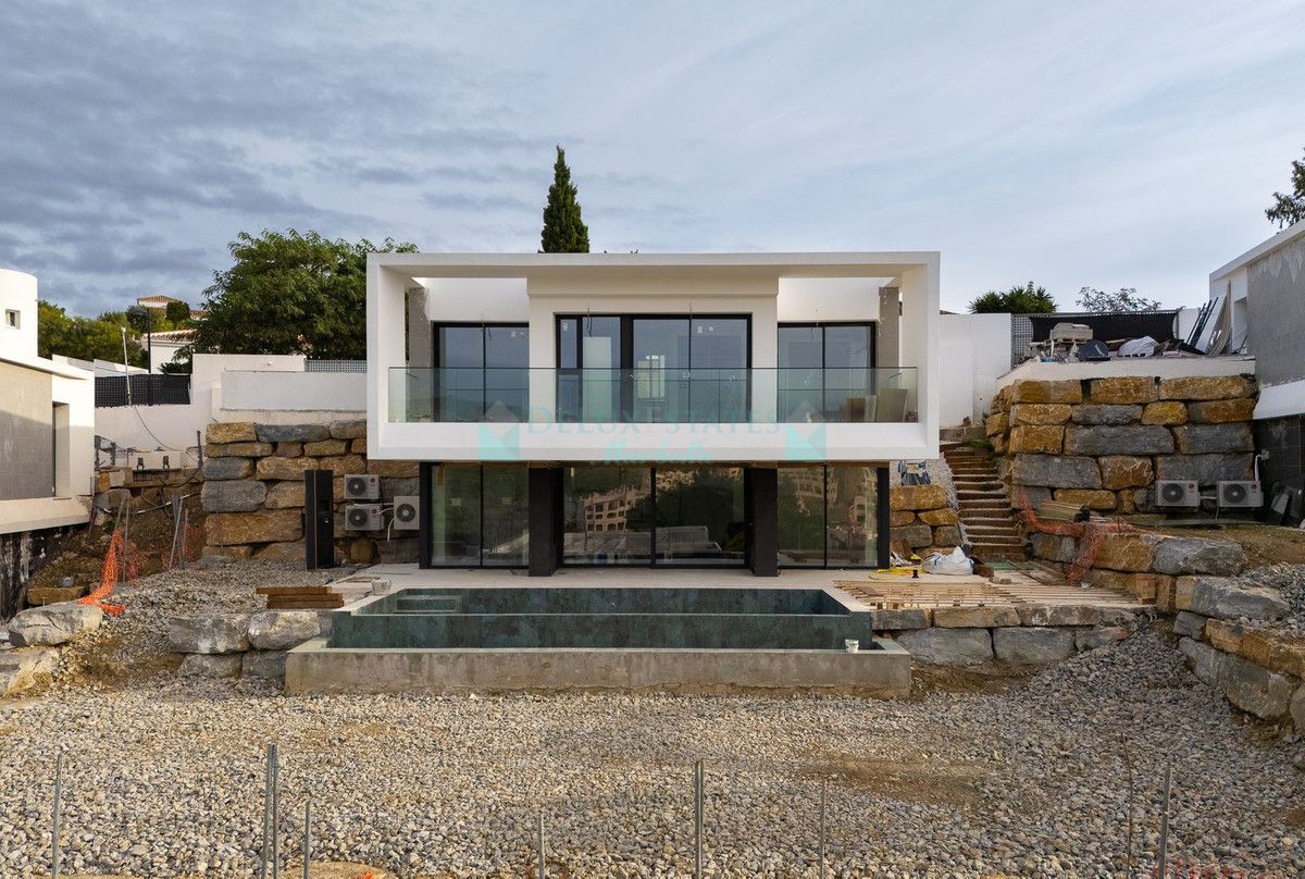 Villa for sale in Valle Romano, Estepona