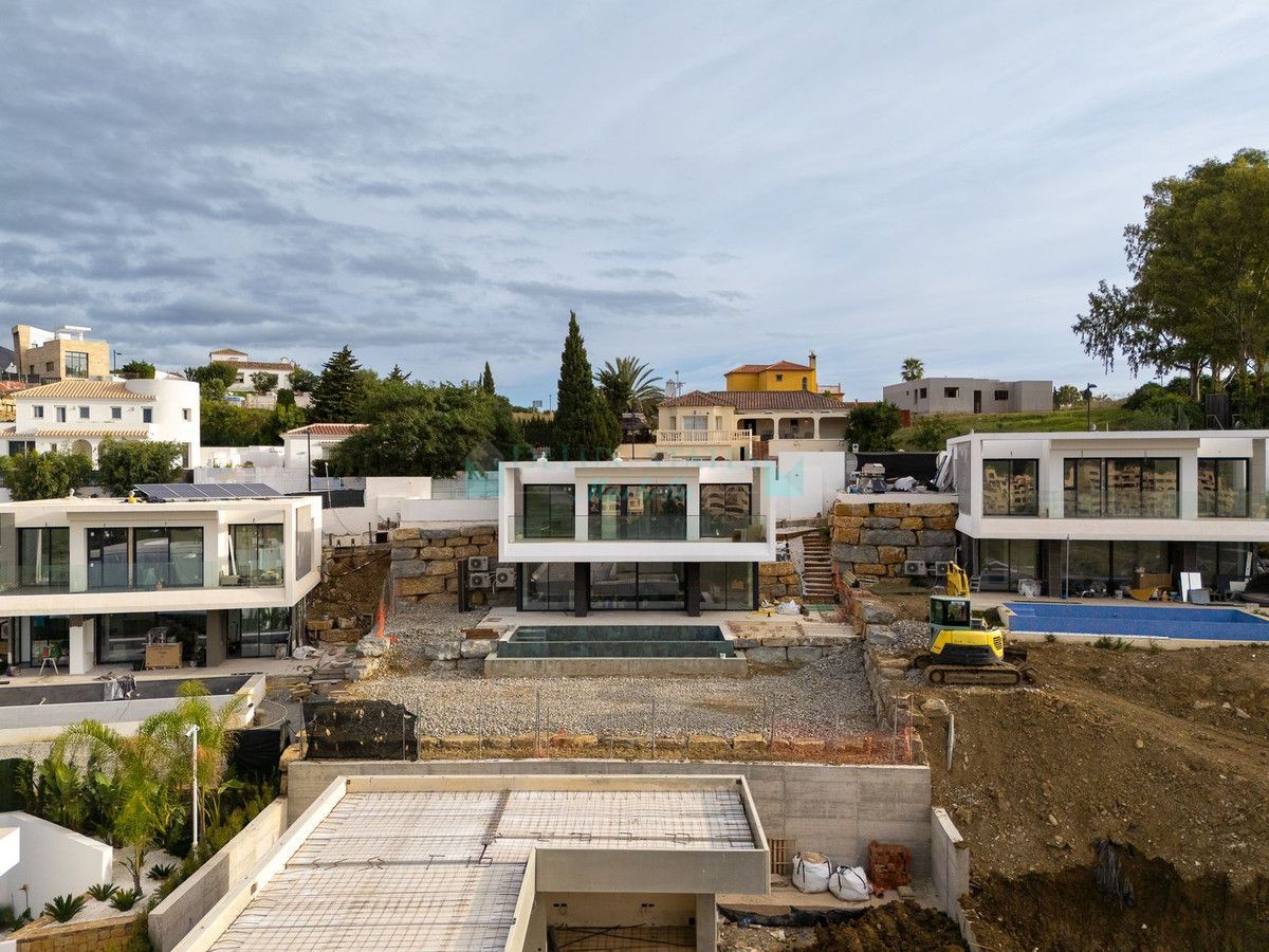 Villa for sale in Valle Romano, Estepona