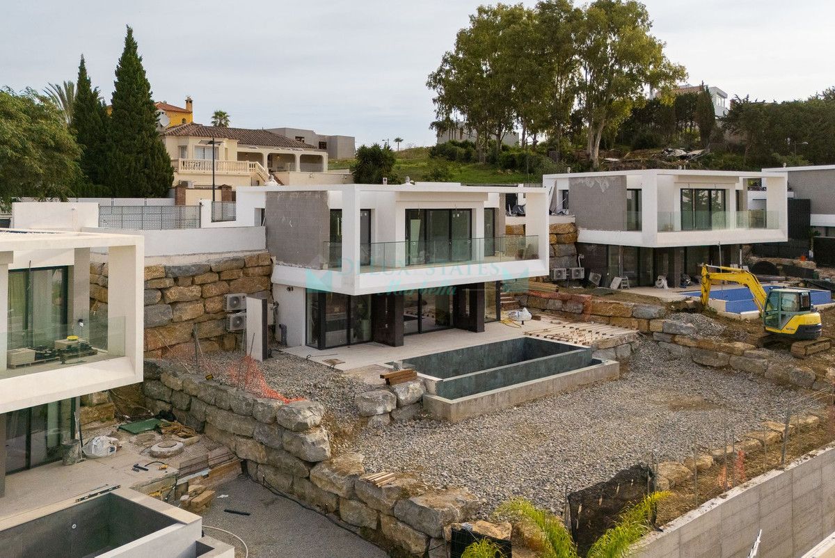 Villa for sale in Valle Romano, Estepona