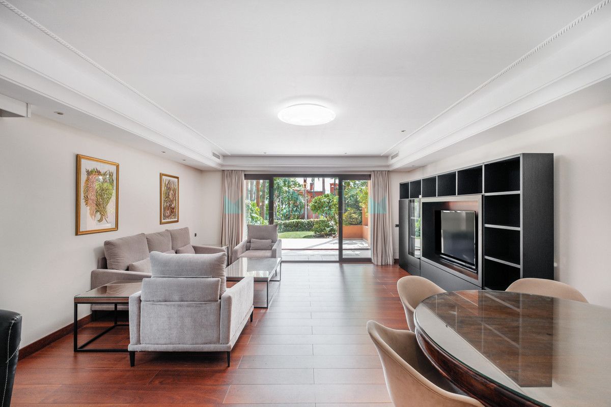 Town House for sale in Marbella Golden Mile