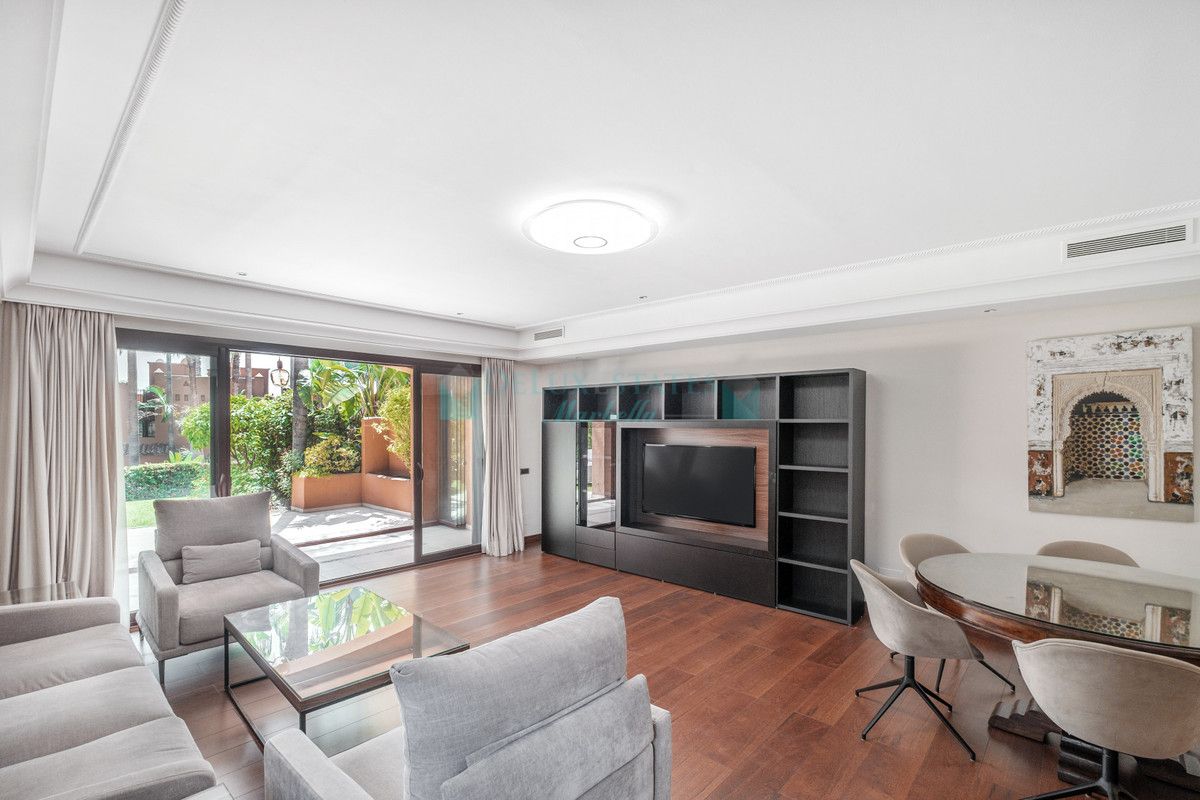 Town House for sale in Marbella Golden Mile