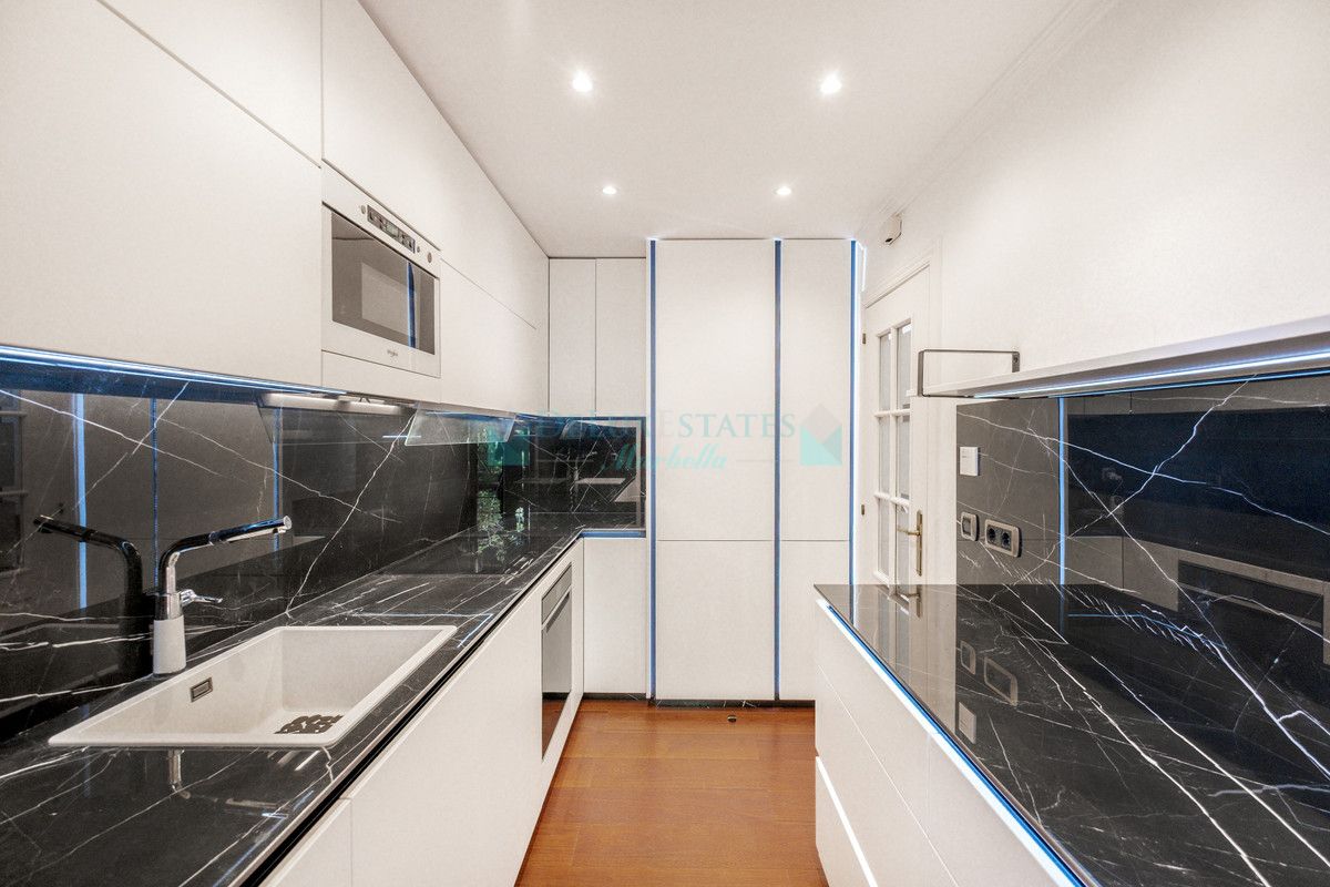 Town House for sale in Marbella Golden Mile