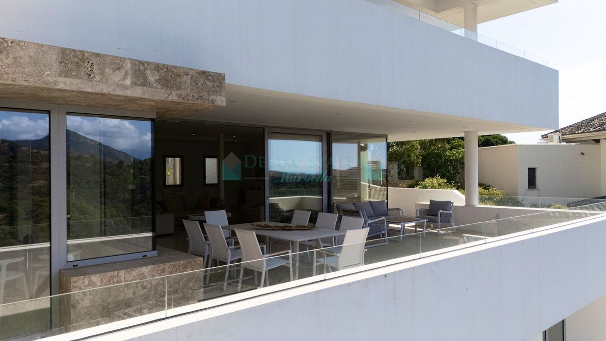 Villa for sale in Los Arqueros, Benahavis