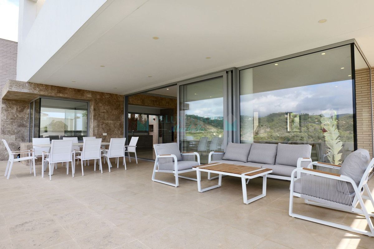 Villa for sale in Los Arqueros, Benahavis