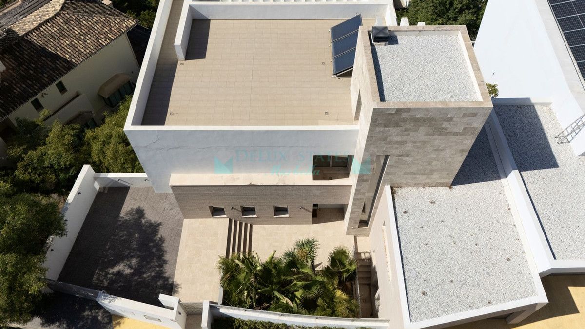 Villa for sale in Los Arqueros, Benahavis