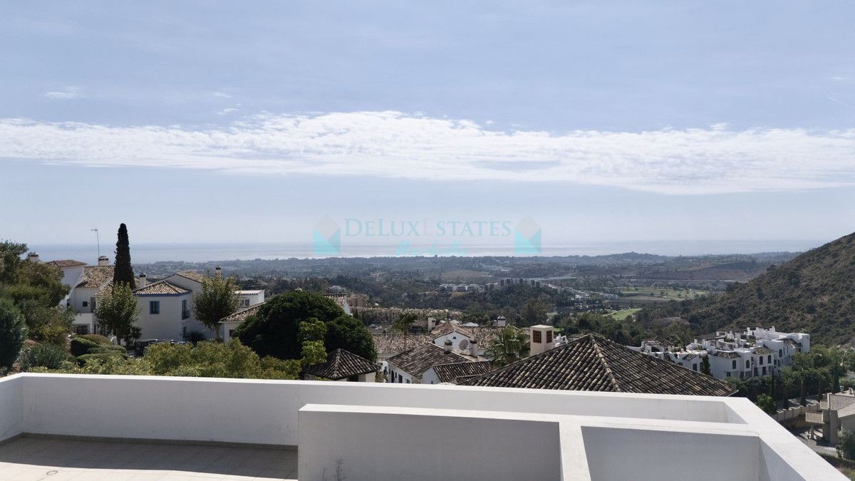 Villa for sale in Los Arqueros, Benahavis