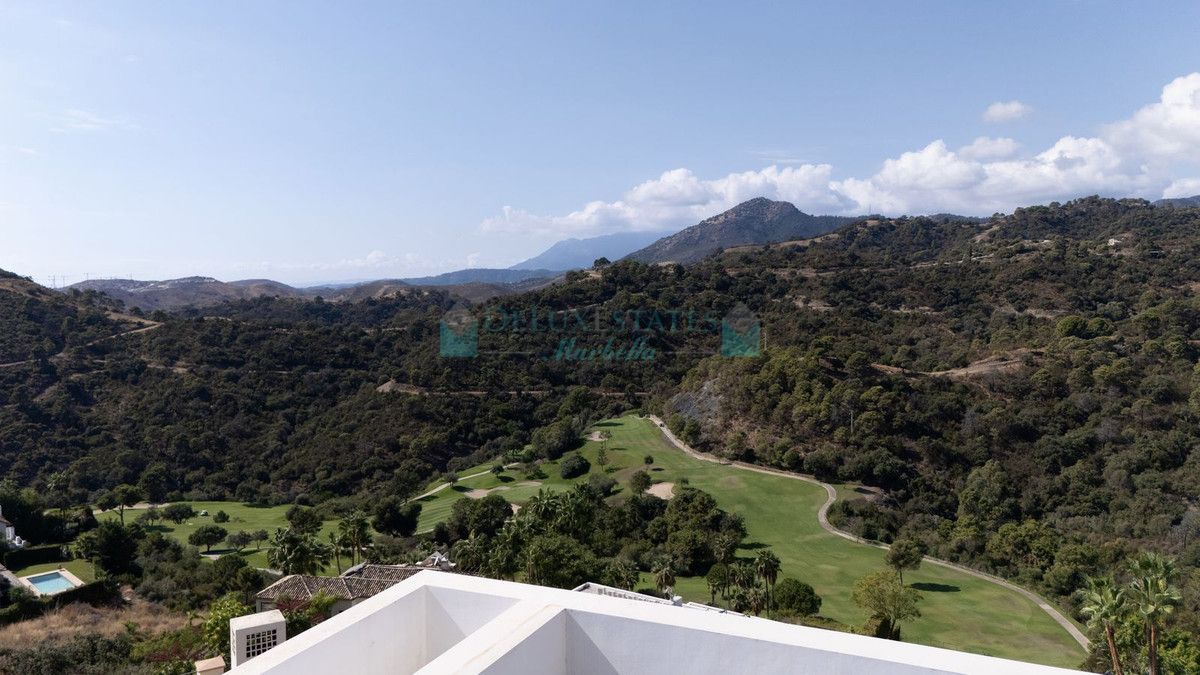 Villa for sale in Los Arqueros, Benahavis
