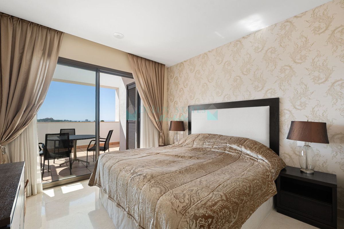 Penthouse for sale in La Quinta, Benahavis