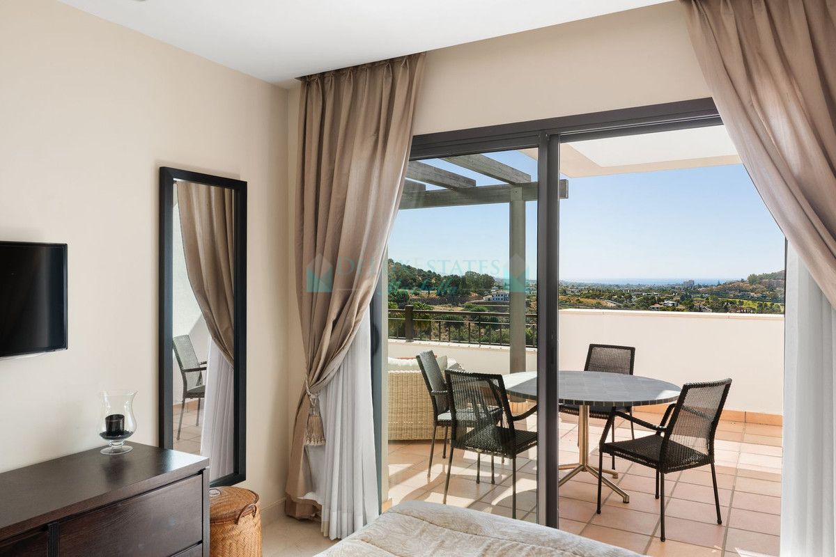 Penthouse for sale in La Quinta, Benahavis