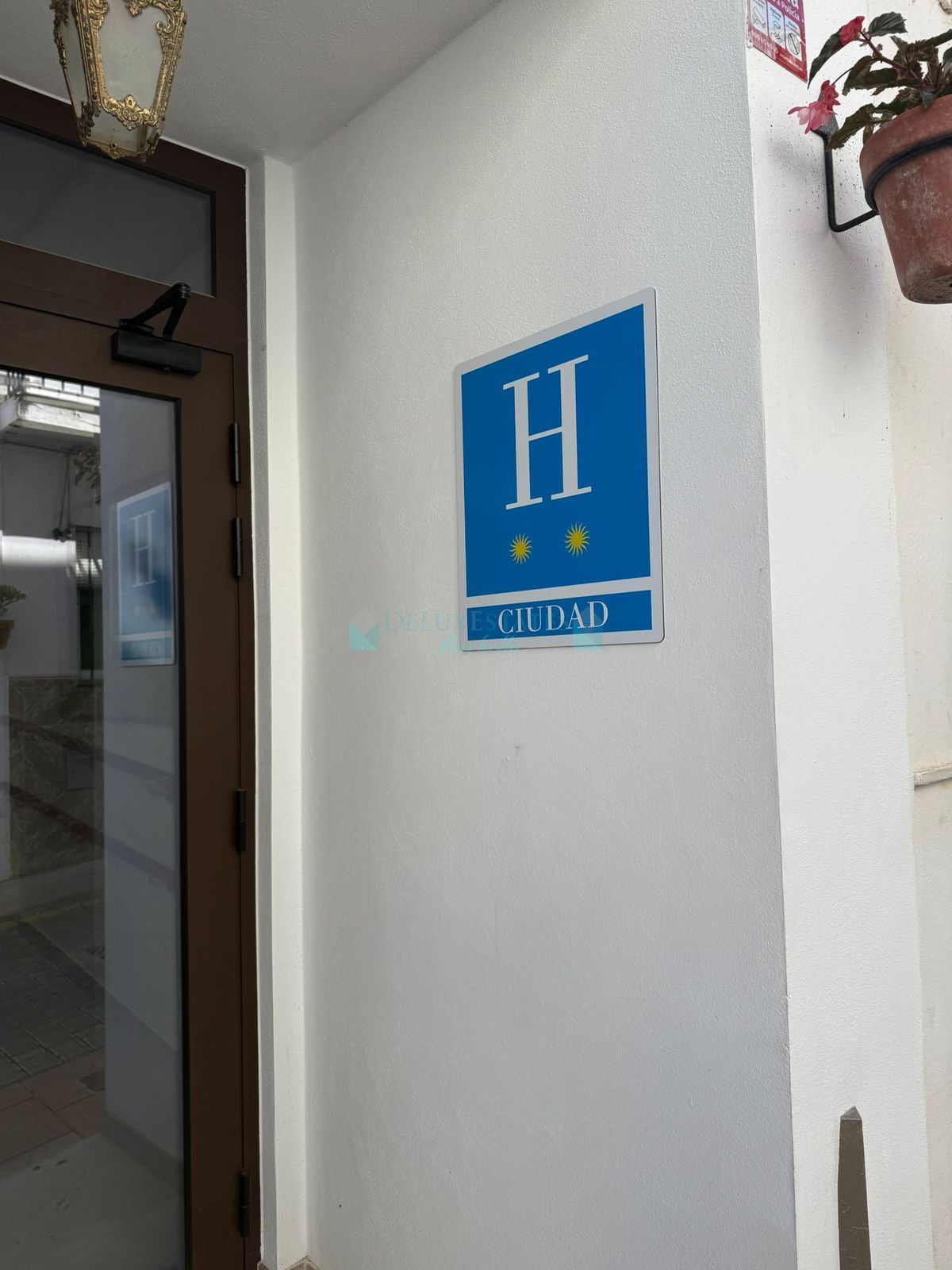 Bar for sale in Estepona