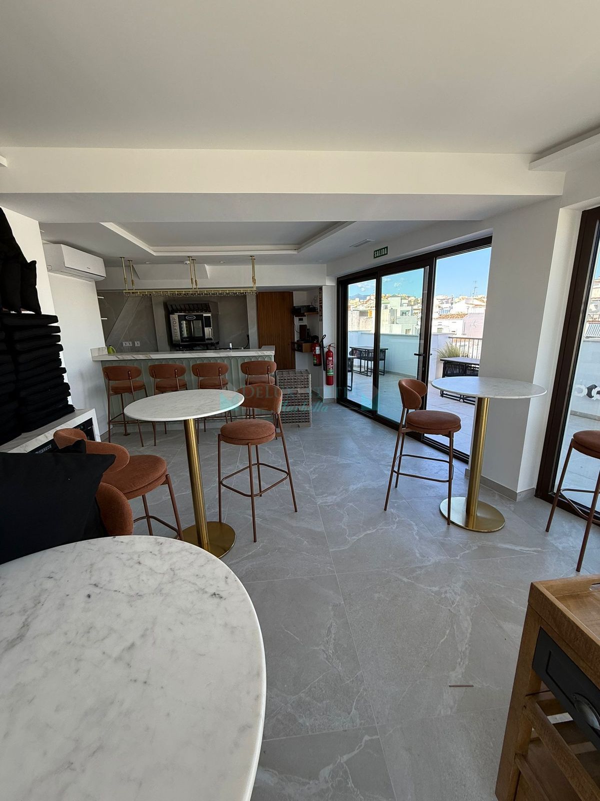 Bar for sale in Estepona