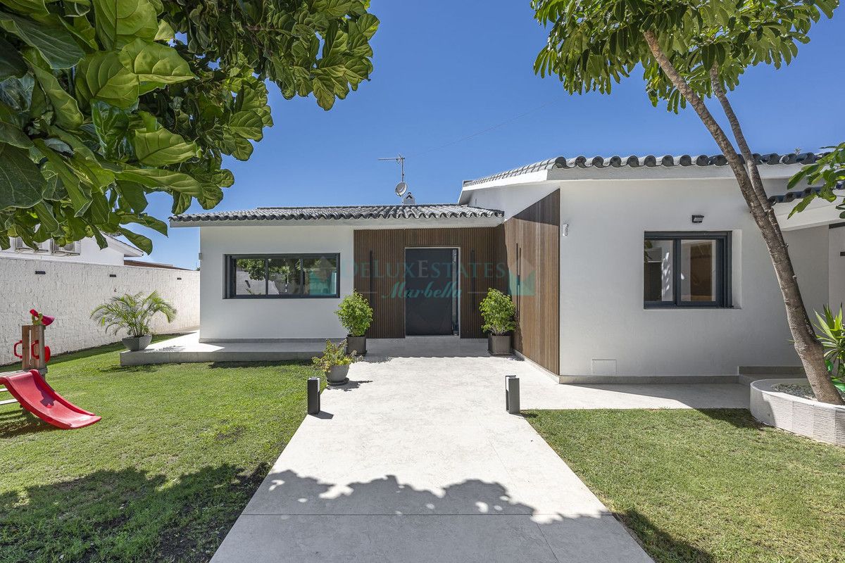 Villa for sale in New Golden Mile, Estepona