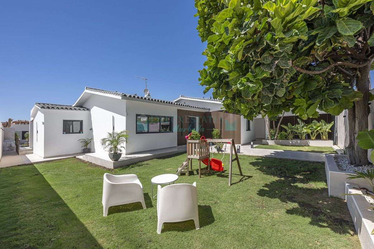 Villa for sale in New Golden Mile, Estepona