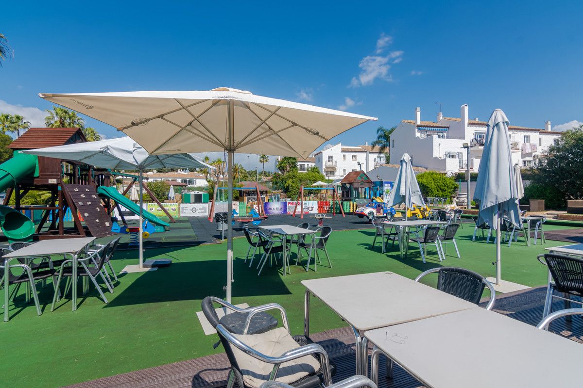 Bar for sale in El Paraiso, Estepona