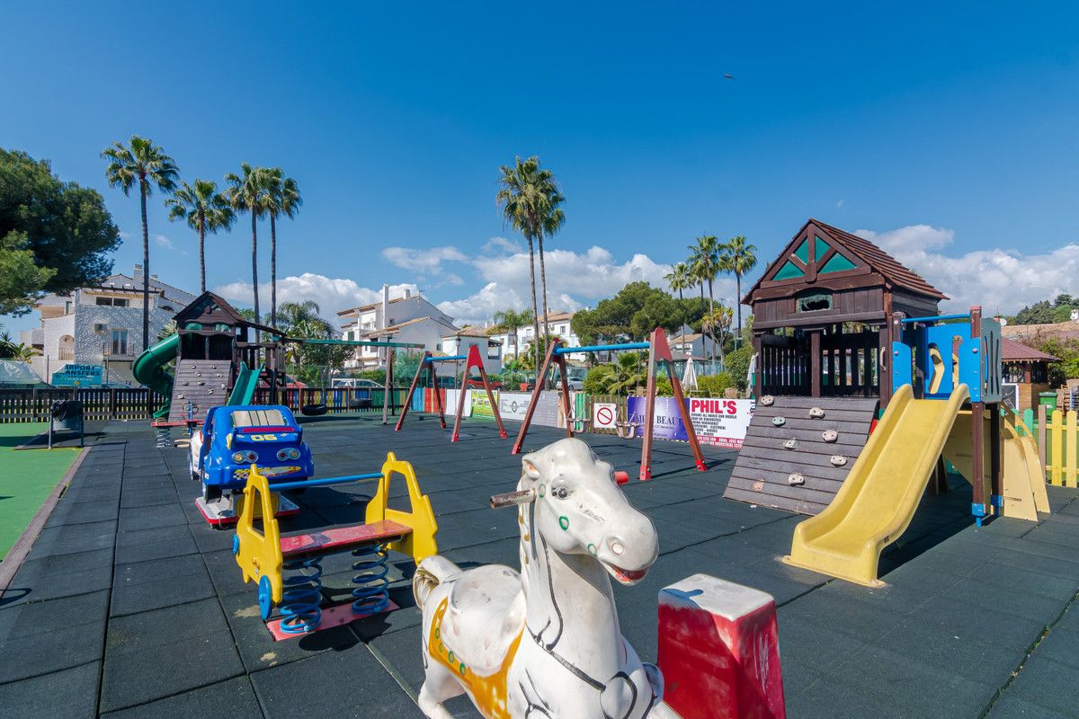 Bar for sale in El Paraiso, Estepona